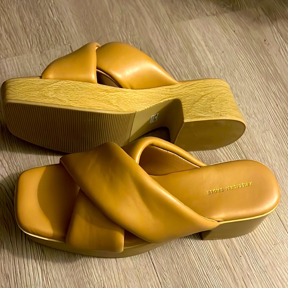 American Eagle Platform sandals size 6.5